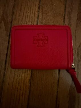 Tory Burch Embossed Logo Scarlet Red Leather Zip Card Wallet (New Never Used)